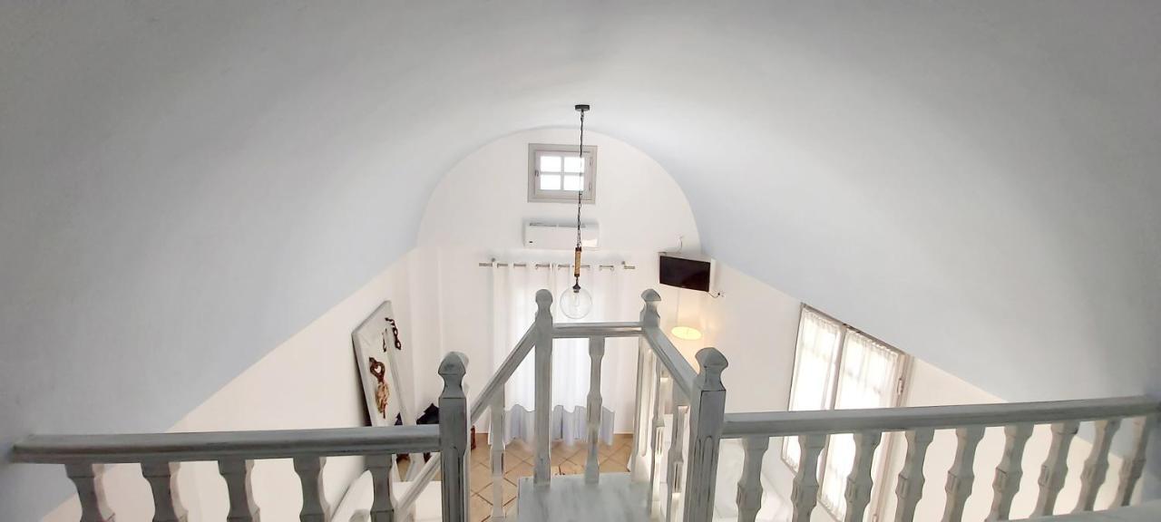 Santorini Mesotopos Firá Buitenkant foto