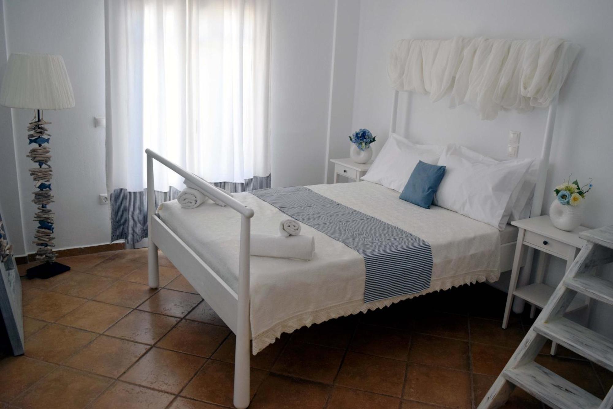 Santorini Mesotopos Firá Buitenkant foto